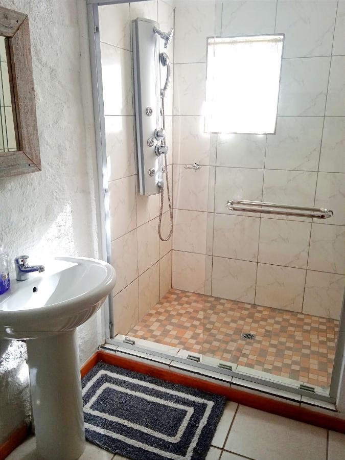 Rheola'S Guest Cottage Harrismith Bagian luar foto